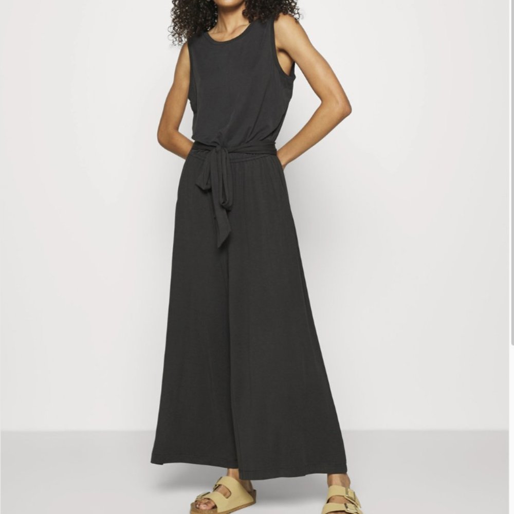 NWOT Banana Republic Black sandwash super soft jumpsuit size XS